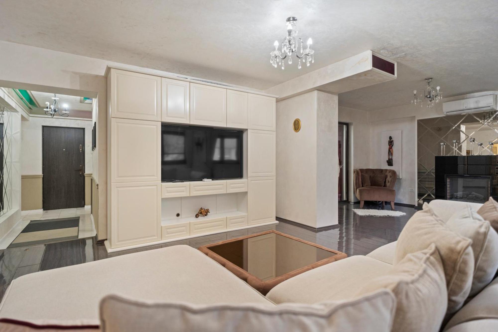 Classic Luxury At Mall Apartment Bucharest